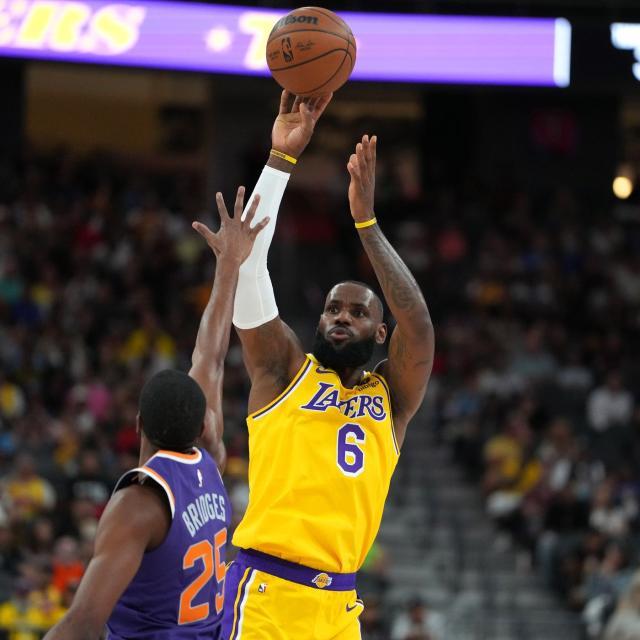 pg游戏-抄作业都不会？湖人空间糟糕令詹皇前队友不解